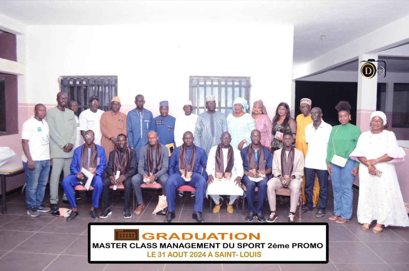 Grand groupe de diplômés Master Class 2024